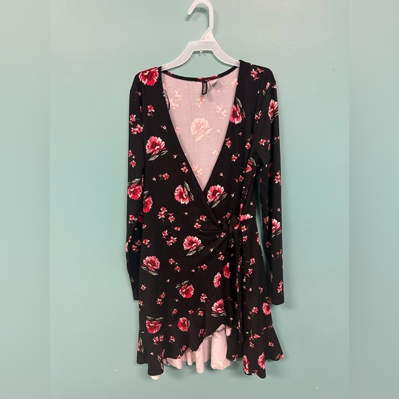 H&M Dresses & Skirts - H&M floral dress